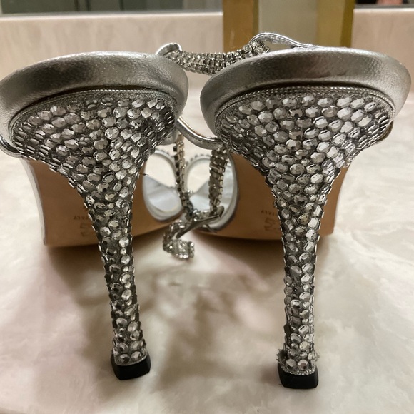 Manolo Blahnik Rhinestone Ankle Strap 4.25”Stiletto Sandal Crystal Heels, Sz 8.5 - Picture 11 of 16